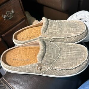 New REVITALIGN Women's Siesta Canvas Mule size 12 B